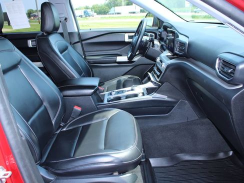 Used 2021 Ford Explorer XLT w/ Equipment Group 202A AWD/4WD image 34