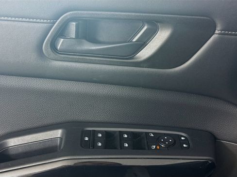Used 2024 Nissan Pathfinder SV FWD image 24