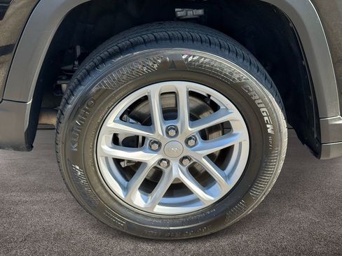 Used 2023 Jeep Grand Cherokee L Laredo w/ Luxury Tech Group I image 8