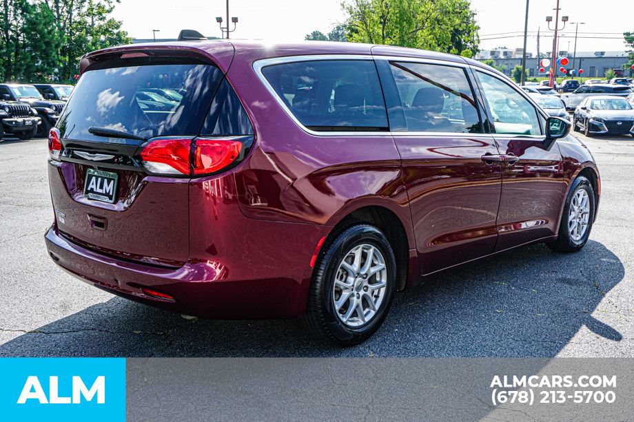 Used 2022 Chrysler Voyager LX FWD image 5