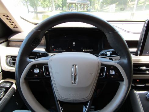 Used 2022 Lincoln Aviator Reserve w/ Equipment Group 201A AWD/4WD image 24