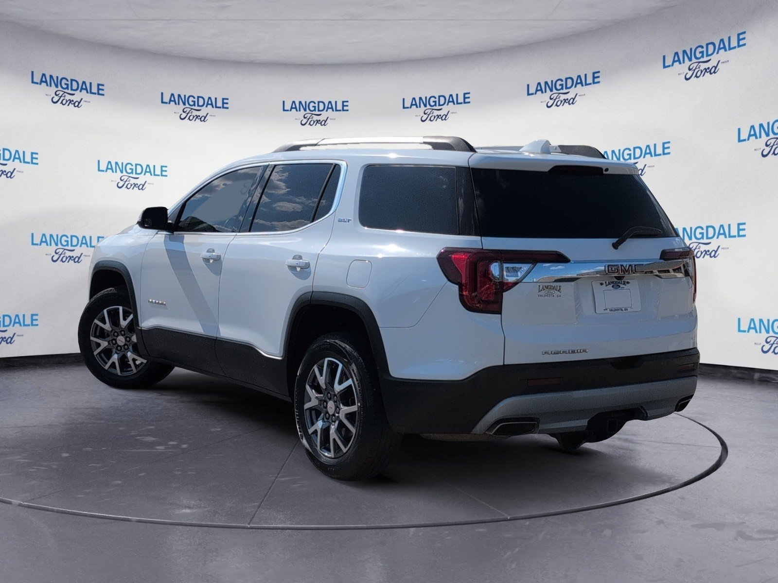 Used 2023 GMC Acadia SLT FWD image 9