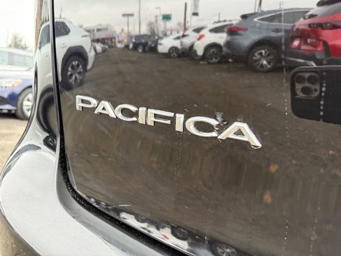 Used 2024 Chrysler Pacifica Touring-L image 13