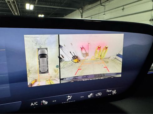 Certified 2025 Buick Enclave Avenir image 17