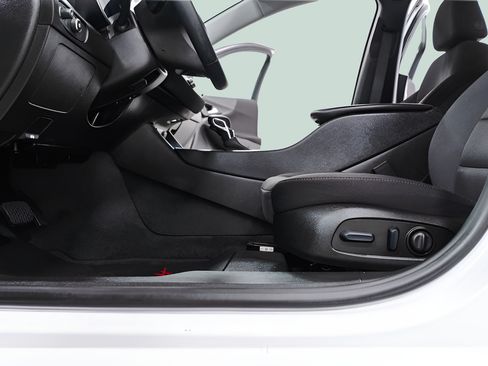 Used 2023 Chevrolet Malibu RS FWD image 24