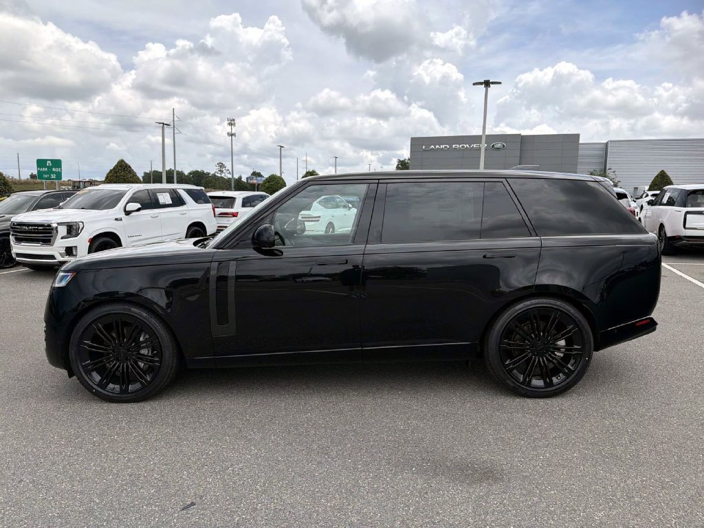 New 2026 Land Rover Range Rover Long Wheelbase SE AWD/4WD image 2