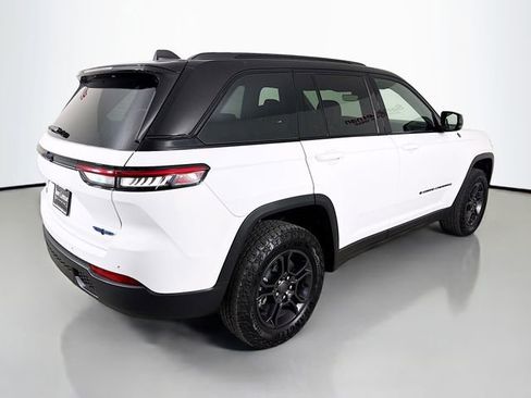 Used 2024 Jeep Grand Cherokee Trailhawk image 7