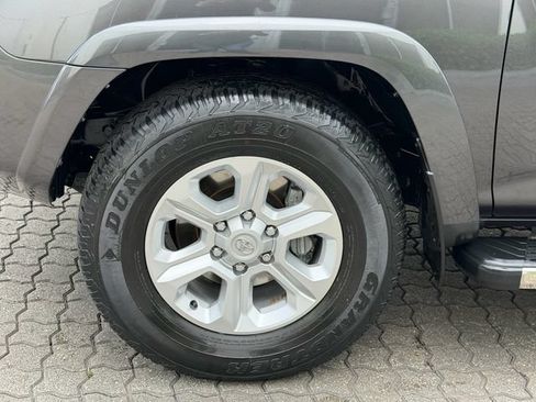 Used 2022 Toyota 4Runner SR5 Premium w/ Moonroof Package RWD image 10
