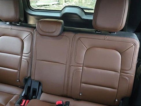 Used 2023 Lincoln Navigator L Reserve image 4