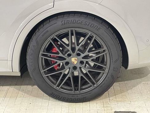Certified 2025 Porsche Cayenne GTS AWD/4WD image 12
