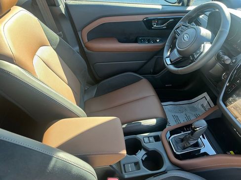 Used 2025 Subaru Forester Touring image 17