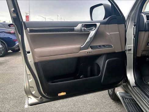 Used 2022 Lexus GX 460 Premium w/ Premium Plus Package image 17