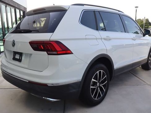 Used 2021 Volkswagen Tiguan SE w/ Panoramic Sunroof Package FWD image 3