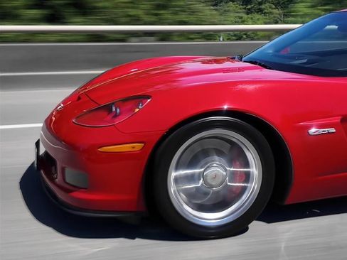 Used 2007 Chevrolet Corvette Z06 w/ Preferred Equipment Group RWD image 10