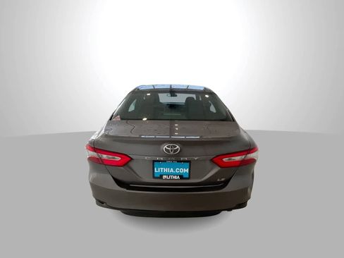 Used 2018 Toyota Camry LE image 7