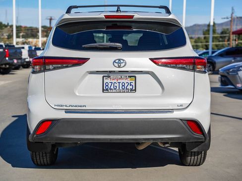 Certified 2022 Toyota Highlander LE image 8