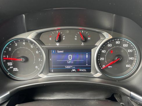 Used 2020 Chevrolet Equinox LT w/ LPO, Cargo Package FWD image 23