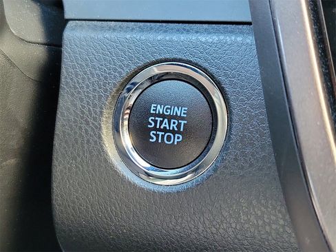 Used 2021 Toyota Camry SE w/ Convenience Package image 29