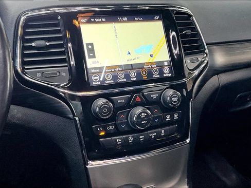 Used 2022 Jeep Grand Cherokee Altitude AWD/4WD image 9