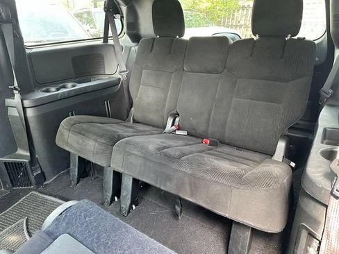 Used 2017 Dodge Grand Caravan SE FWD image 9