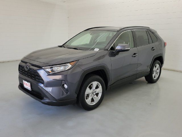 Used 2019 Toyota RAV4 XLE FWD image 1