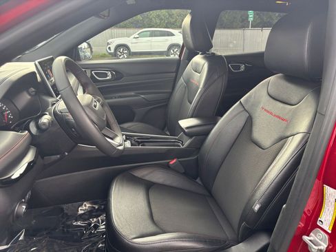 Used 2025 Jeep Compass Trailhawk image 36