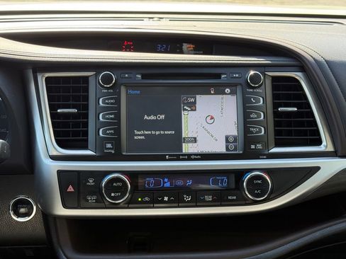 Used 2018 Toyota Highlander Limited Platinum image 11