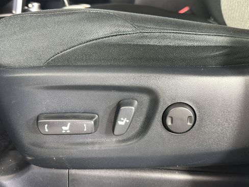 Used 2018 Toyota 4Runner SR5 AWD/4WD image 10