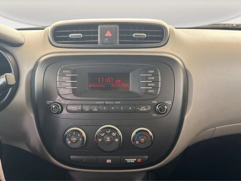 Used 2016 Kia Soul FWD image 15