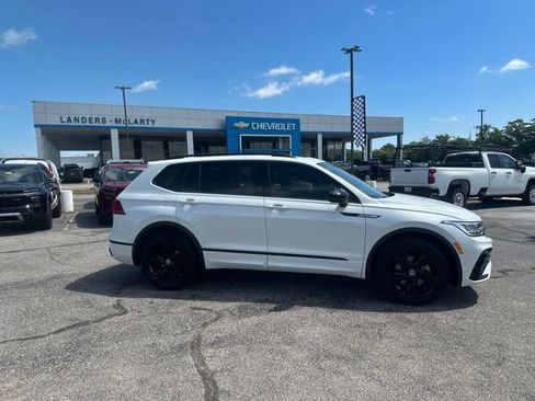 Used 2023 Volkswagen Tiguan SE R-Line FWD image 2