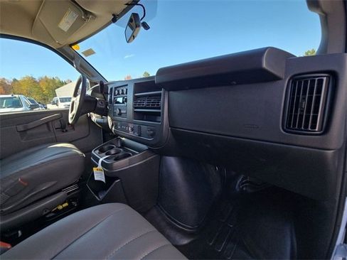 New 2025 Chevrolet Express 2500 w/ Enhanced Convenience Package image 27
