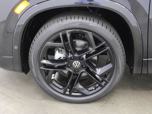 New 2026 Volkswagen Tiguan SE R-Line FWD image 28