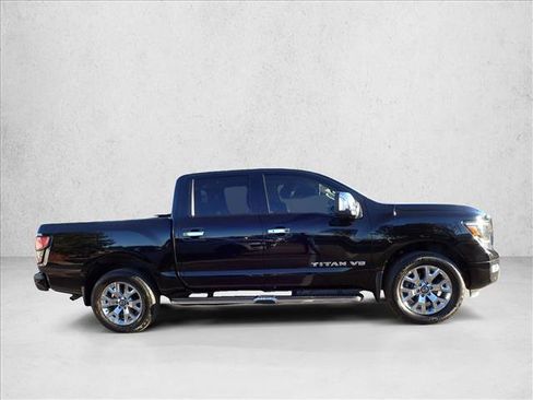 Used 2020 Nissan Titan SL w/ Moonroof Package image 5