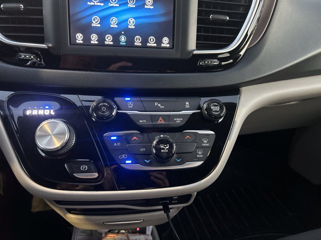 Used 2018 Chrysler Pacifica LX FWD image 15