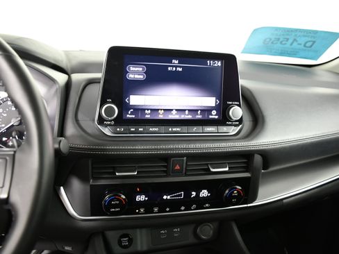 Used 2025 Nissan Rogue SV AWD/4WD image 25