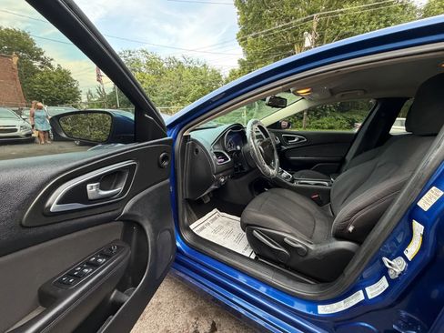 Used 2015 Chrysler 200 Limited FWD image 17