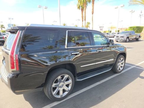 Used 2020 Cadillac Escalade Luxury image 4