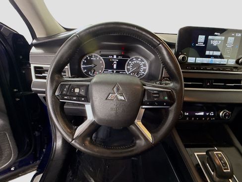 Used 2022 Mitsubishi Outlander SE FWD image 13