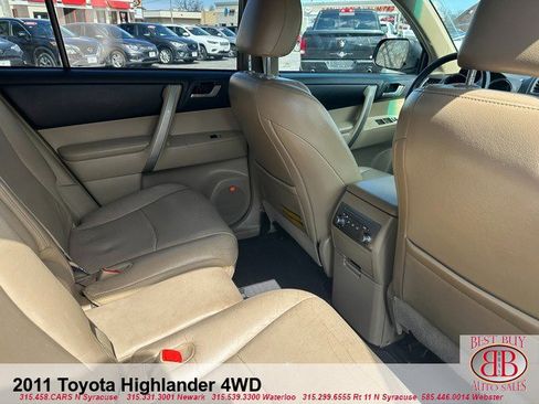 Used 2011 Toyota Highlander SE w/ Tow Pkg image 10
