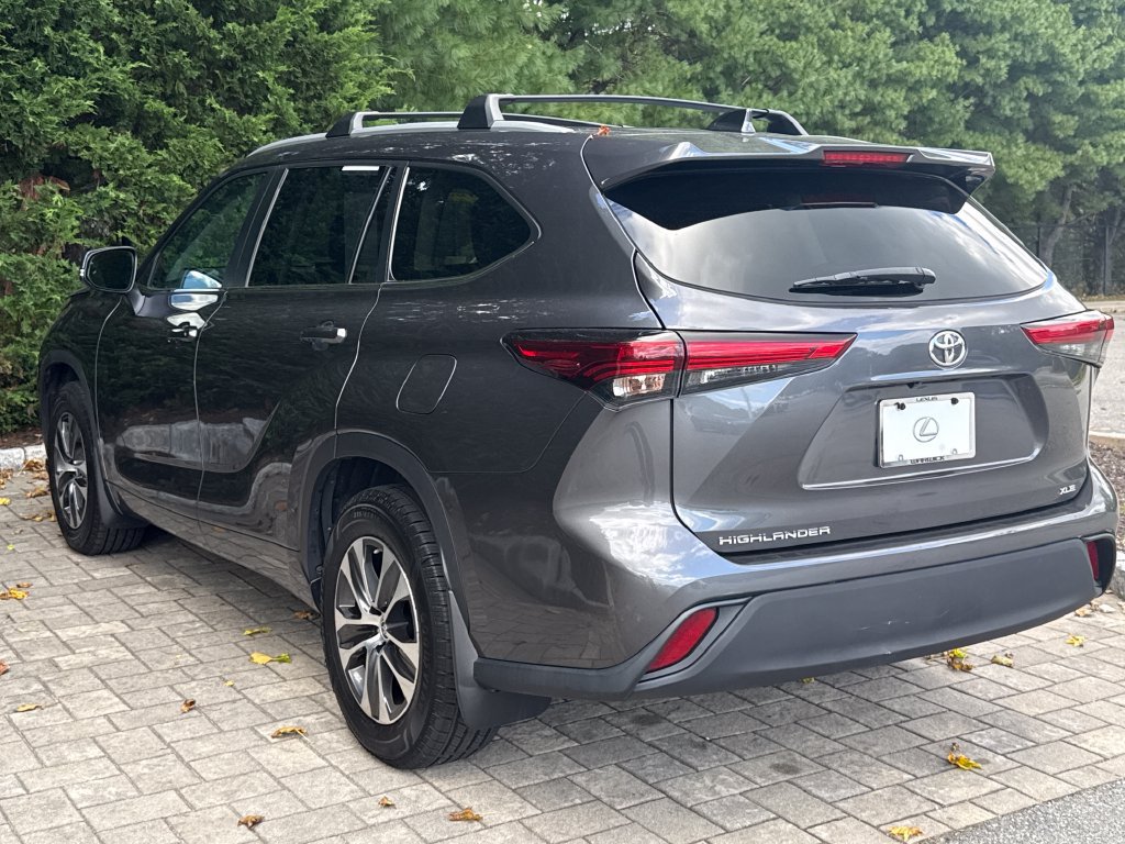 Used 2023 Toyota Highlander XLE FWD image 7