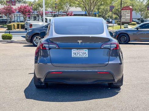 Used 2023 Tesla Model Y 2WD image 3