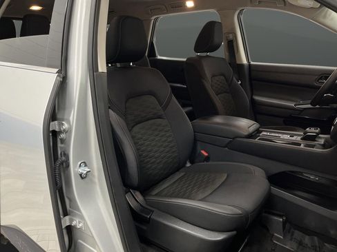 Used 2024 Nissan Pathfinder S image 28
