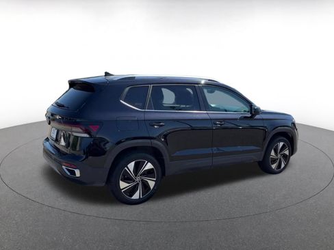 Used 2025 Volkswagen Taos SE AWD/4WD image 14