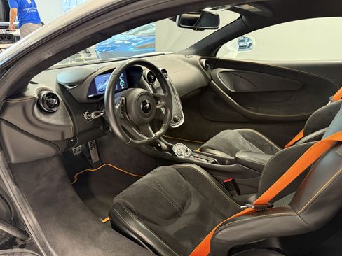 Used 2019 McLaren 570S Coupe RWD image 9