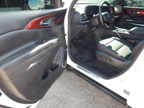 Used 2025 Chevrolet Traverse RS AWD/4WD image 23