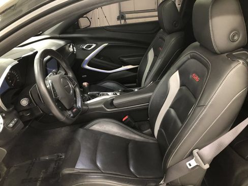 Used 2016 Chevrolet Camaro SS RWD image 11