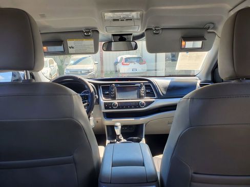 Used 2019 Toyota Highlander Plus image 2