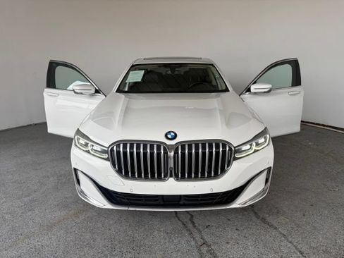 Used 2022 BMW 740i w/ Luxury Rear Seating Package RWD image 6