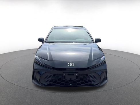 Used 2025 Toyota Camry SE FWD image 3