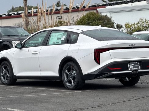 New 2026 Kia K4 LXS image 6